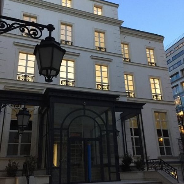 12 RUE D’ASTORG - Paris (75)