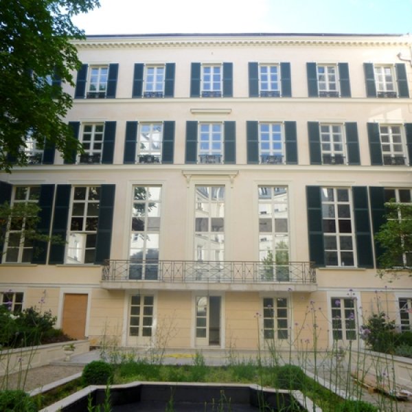 12 RUE D’ASTORG - Paris (75)