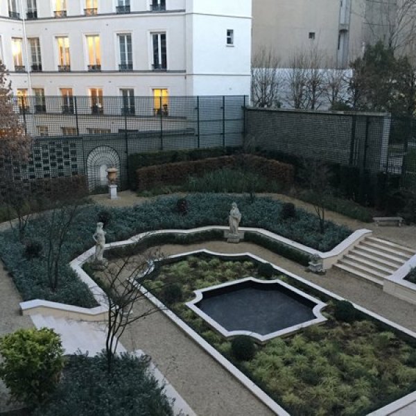 12 RUE D’ASTORG - Paris (75)
